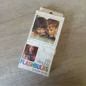 Vintage M3 Sylvania Blue Dot Flashbulbs (12) Clear Bulbs.